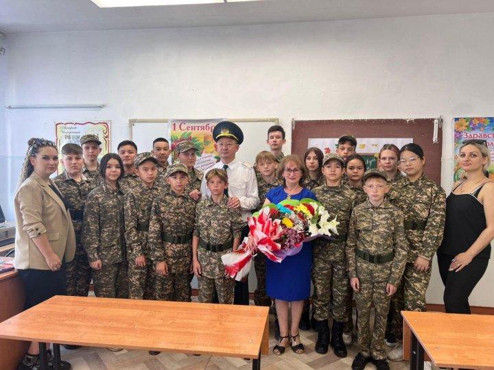 Торжественная линейка классов «Жас Сарбаз»