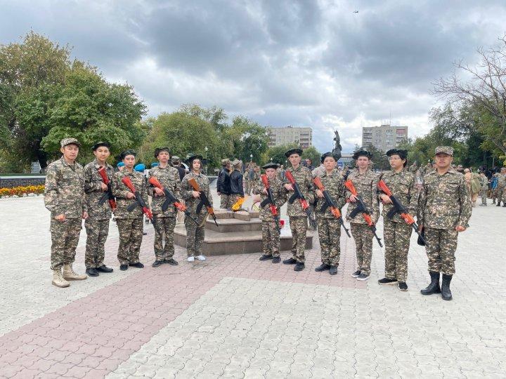Показательное выступление учеников классов " Жас Сарбаз"
